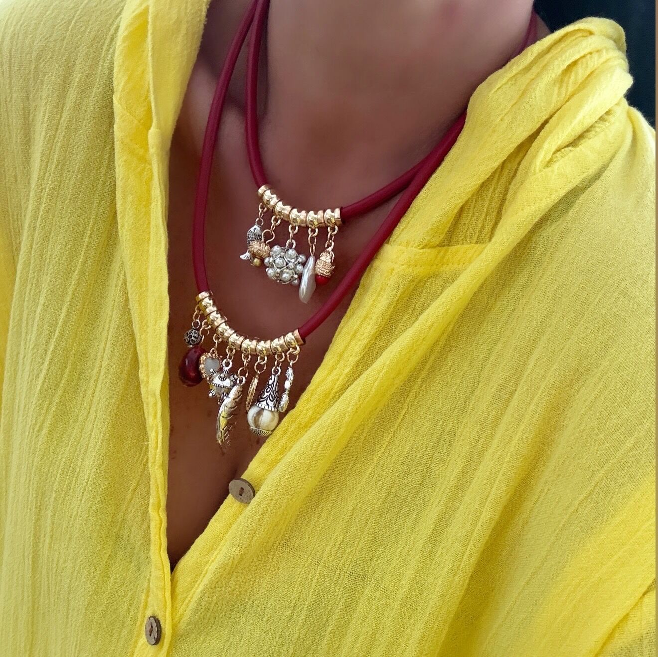 Bordo Deri İp Çoklu Charm Sallantılı İkili Marka Model Kolye (50 Cm-58 Cm)