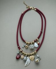 Bordo Deri İp Çoklu Charm Sallantılı İkili Marka Model Kolye (50 Cm-58 Cm)