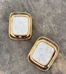 Marka Model Gold Çerçevede Damarlı Plaka Vintage Küpe