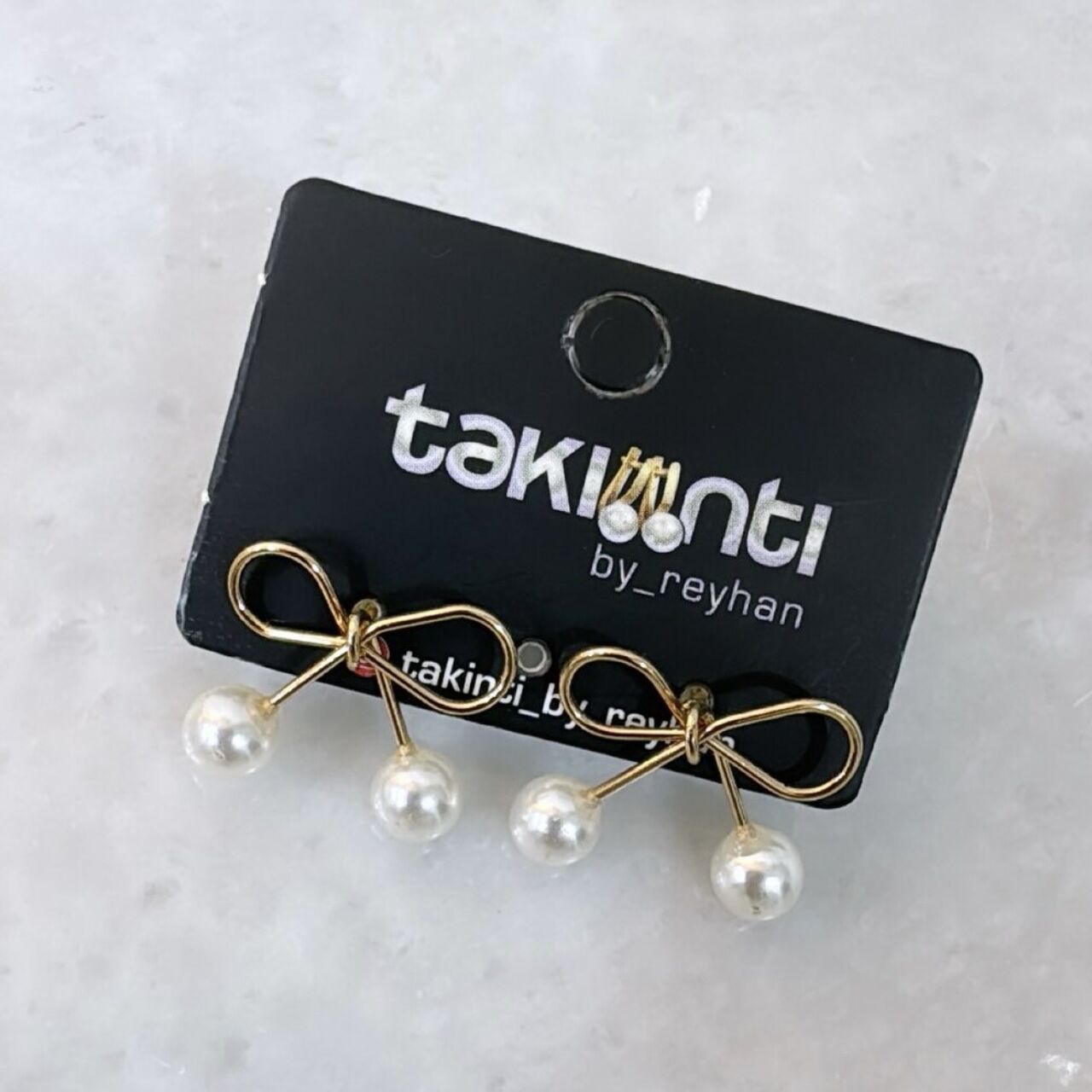 Minimal İncili Fiyonk Küpe