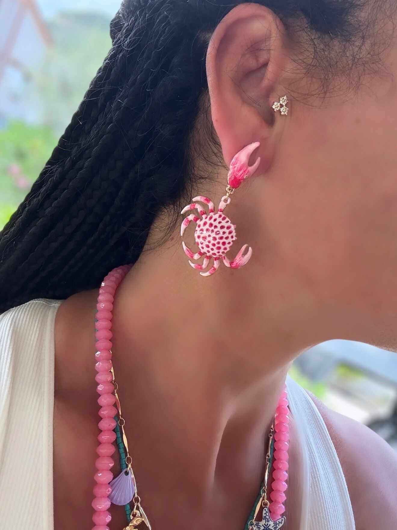 Pembe Mineli Yengeç Figür Marka Model Küpe
