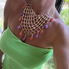 Marka Model Boncuklu Örgü Önlük Kolye