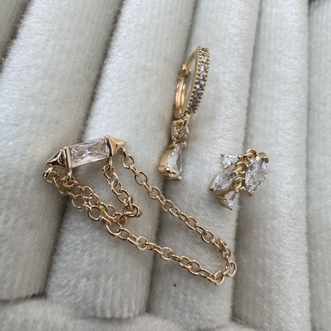 Özel Seri Zirkon Taşlı Baged Taş Sallantı Üçlü Set Küpe