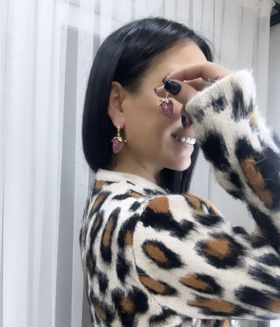 Özel Seri Marka Model Zirkon Taşlı Çilek Küpe