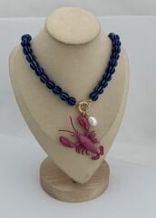 Çizgi Cam Boncuk Sıralı Pembe Yengeç Figür Marka Model Kolye (54 Cm)