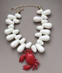 Marka Model Beyaz Yengeç Kolye