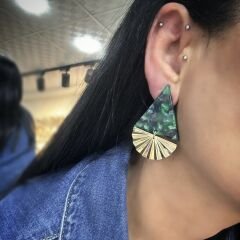 Üçgen Hareli Gold Yelpaze Model Küpe